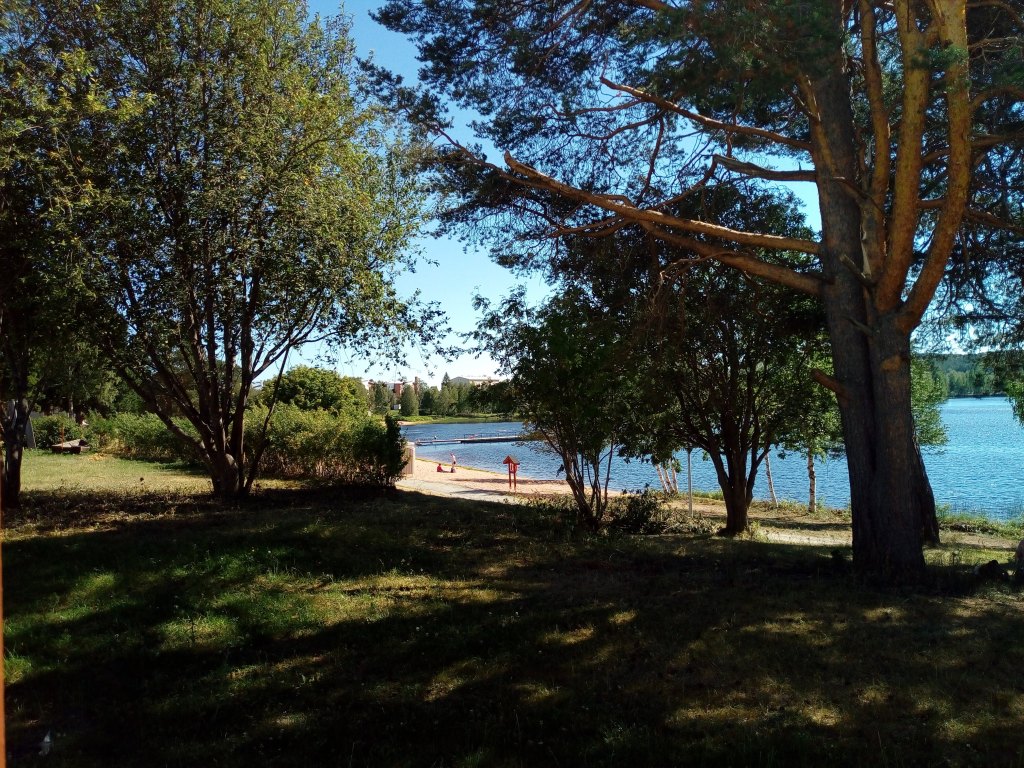 Kuvassa on hiekkaranta. 